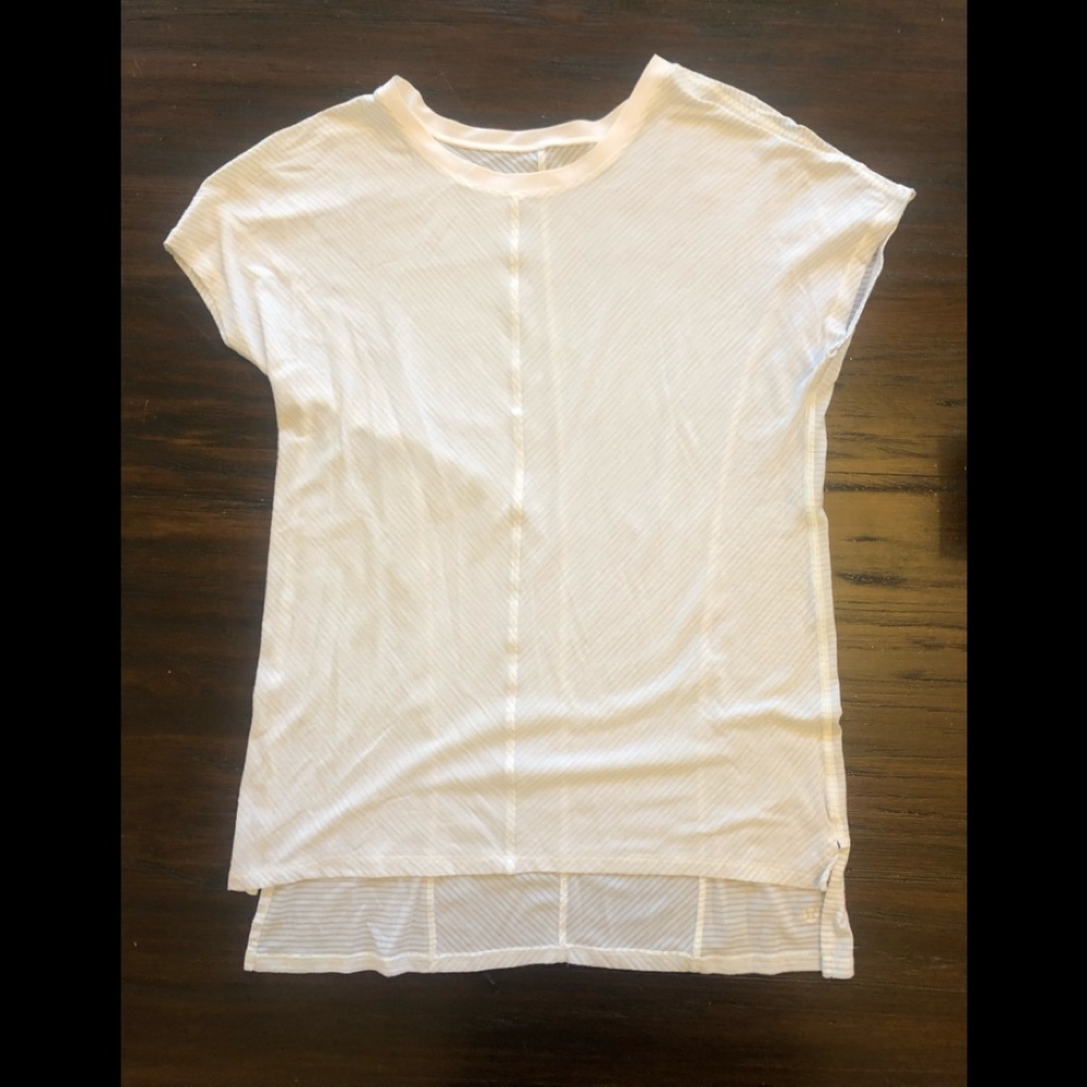 Lululemon size 6 tee